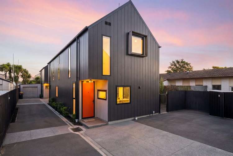 2/42 Dickens Street_0