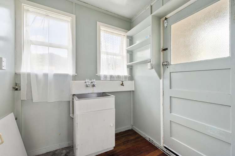 1 Wood Grove Naenae_11