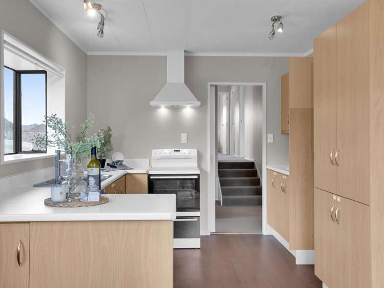 57 Lansdowne Crescent Glenview_7