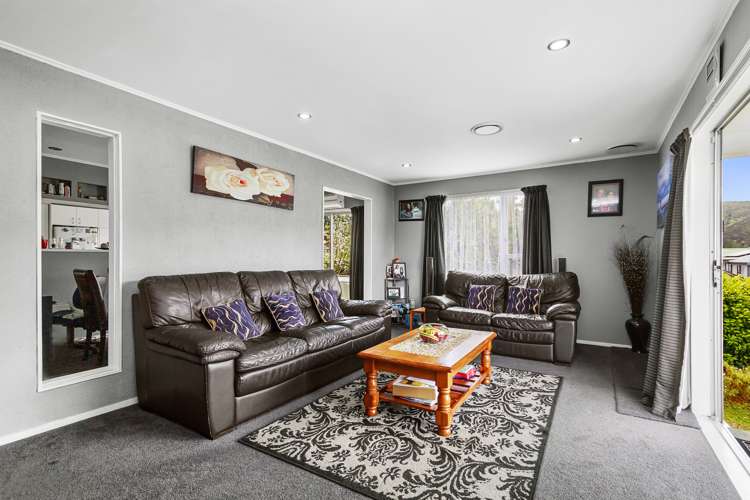 2 Naseby Grove Wainuiomata_4