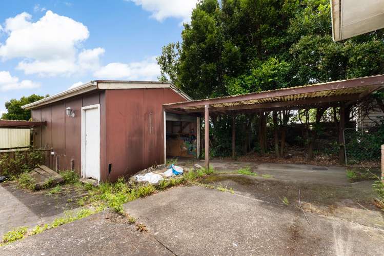 17 Kirrie Avenue Te Atatu South_11