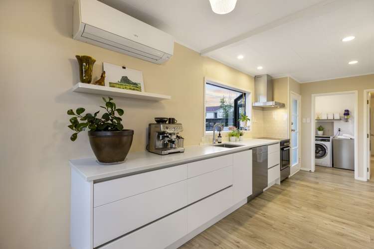 54 Solar Road Glen Eden_14