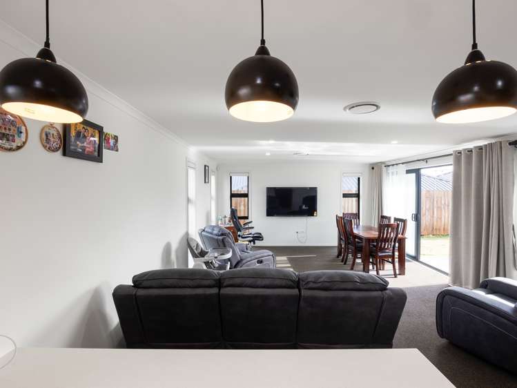 28 Inuwai Street Glenview_6