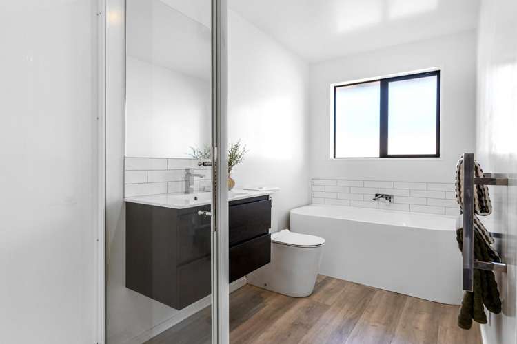 32 Plover Avenue Amberley_11