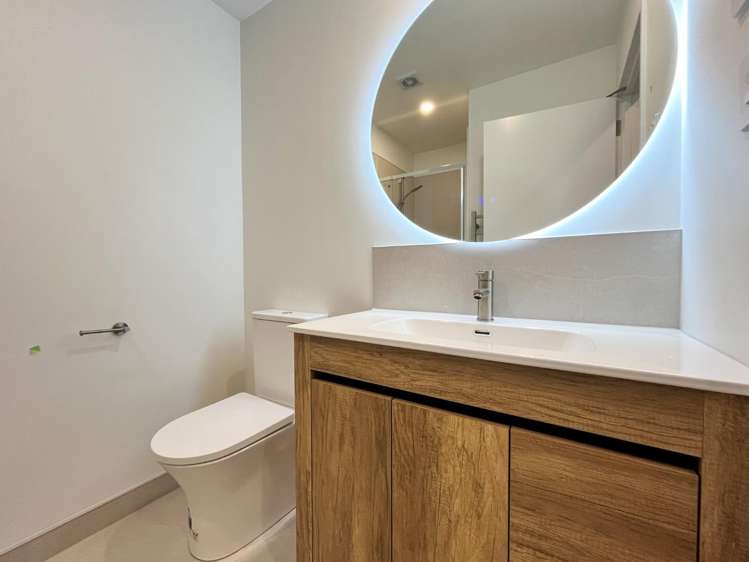 17/9 Aeroview Drive 1603_7