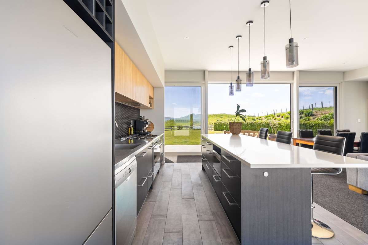 613 Ridge Road North_4