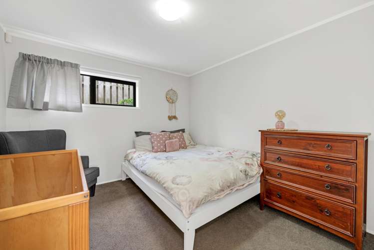 25 & 25a Sandgate Avenue Botany Downs_18