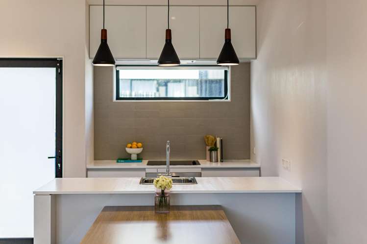 10/6 Oswald Crescent Paparangi_1