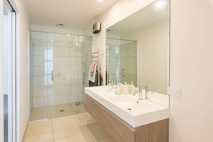 10 Spitfire Drive Burleigh_16