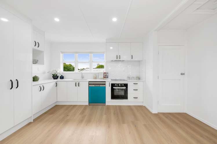 18 Crown Crescent Otara_14