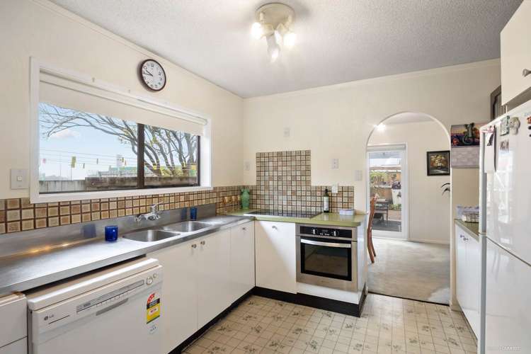 1/216 Edmonton Road Te Atatu South_5