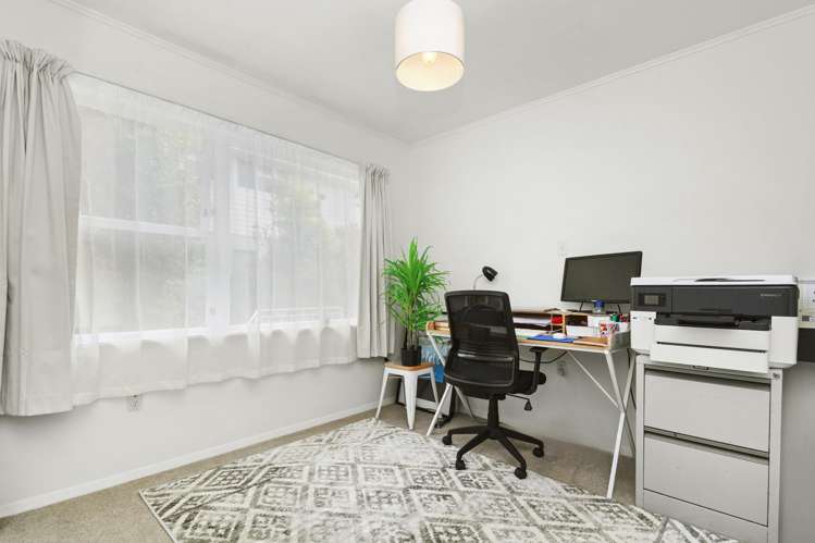 64 Larsen Crescent Tawa_13