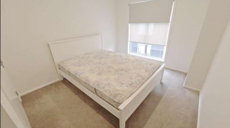 8/7 Vialou Street Hamilton Central_7