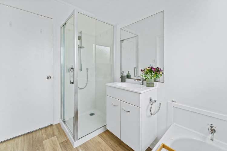 1/307a Wairau Road Totara Vale_10