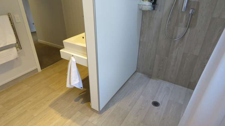 23 Chateau Crescent Rangatira Park_13