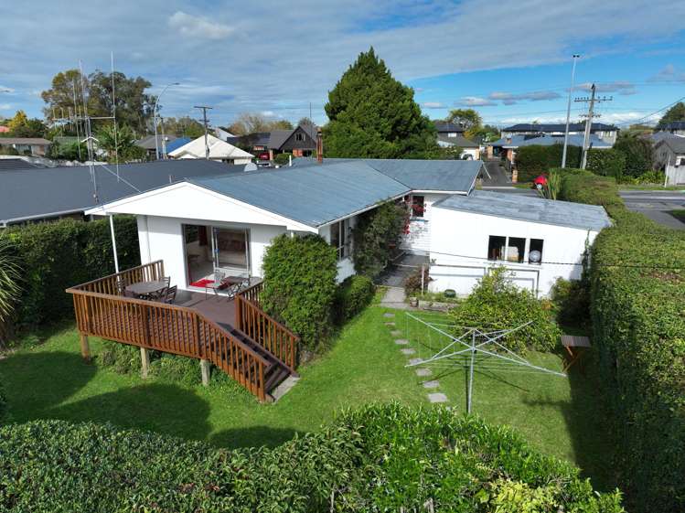 105 Comries Road_0