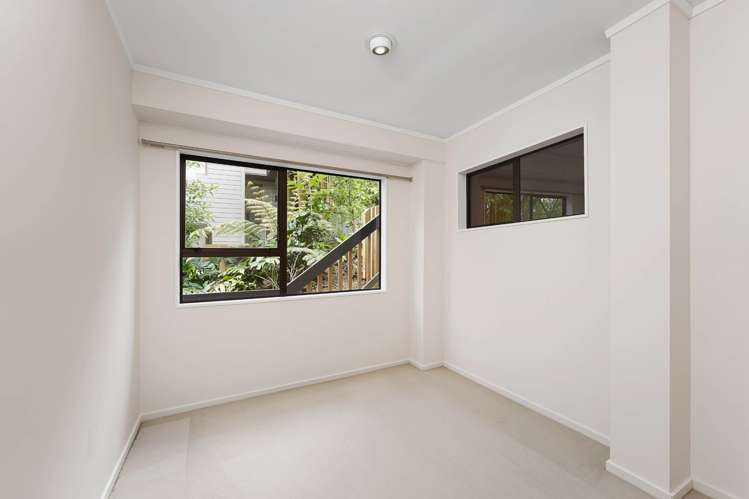14 Montressor Place Mellons Bay_19