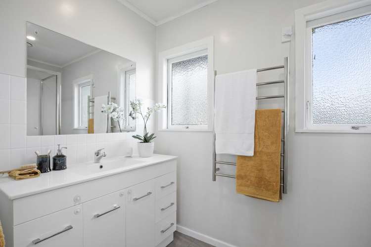 11 Crispe Road Clarks Beach_8