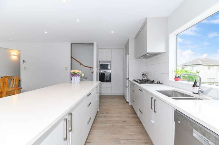 93 Bordeaux Parade Te Atatu South_5