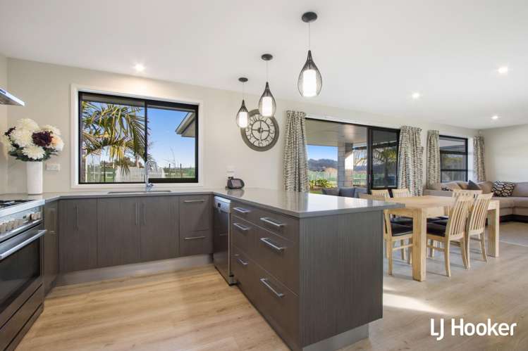 19 Athenree Heights Athenree_8