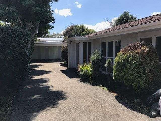 3 Bedroom Townhouse Walking Distance to Hutt CBD