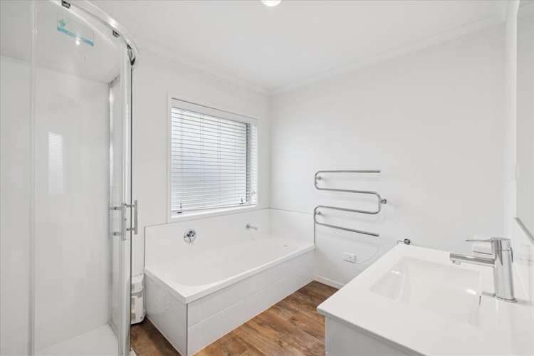 44 Awataha Crescent Pyes Pa_12