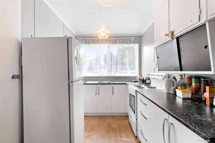 41 Cobham Crescent Kelston_14