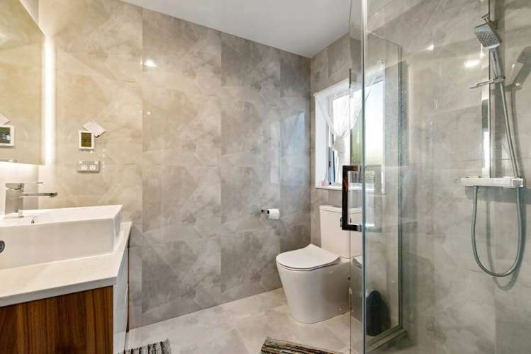 68 Castlebane Drive Flat Bush_11