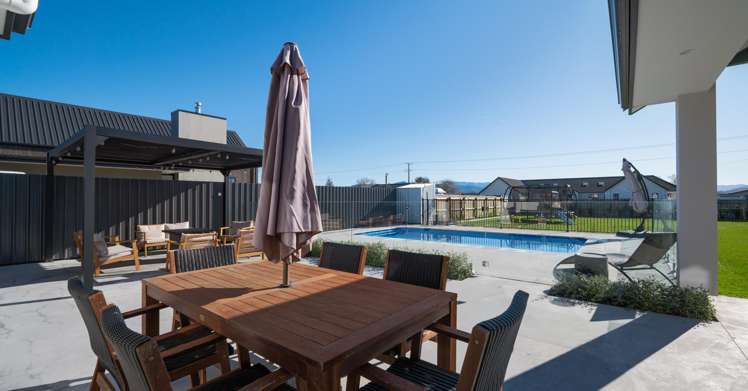 14 Waters Avenue Burleigh_25