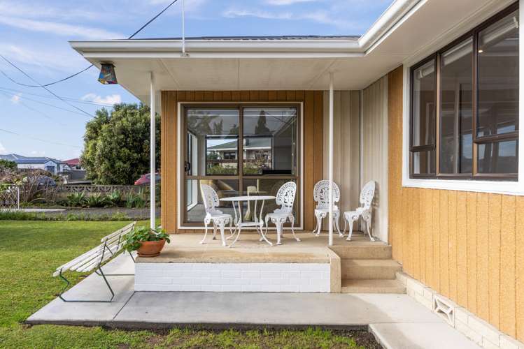 3 Warwick Crescent Taradale_9