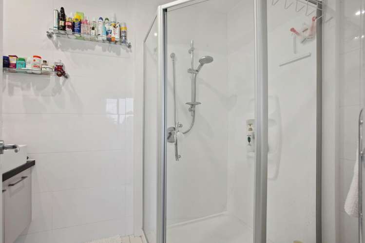 2b/12 Seaway Road Clarks Beach_16