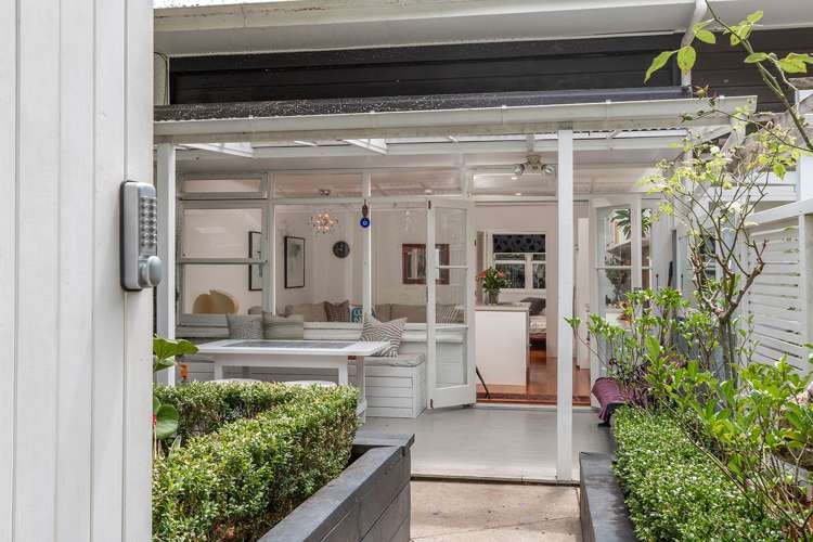 2/1 Saratoga Avenue Herne Bay_18