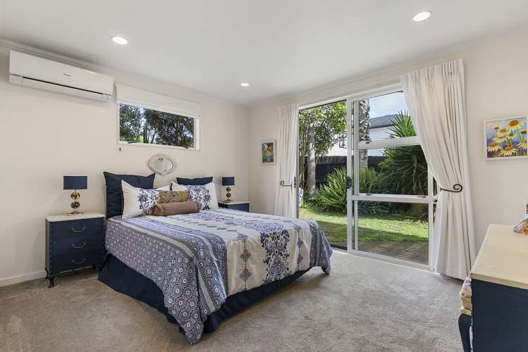 2/15 Bradbury Road Botany Downs_18