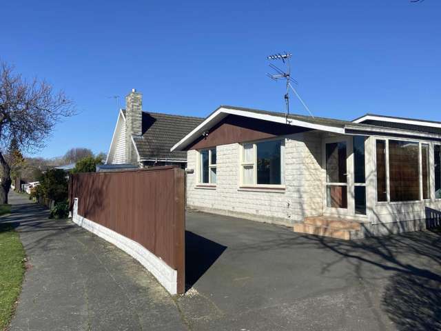 ILAM - THREE BEDROOM TIDY HOUSE DOWN QUIET STREET