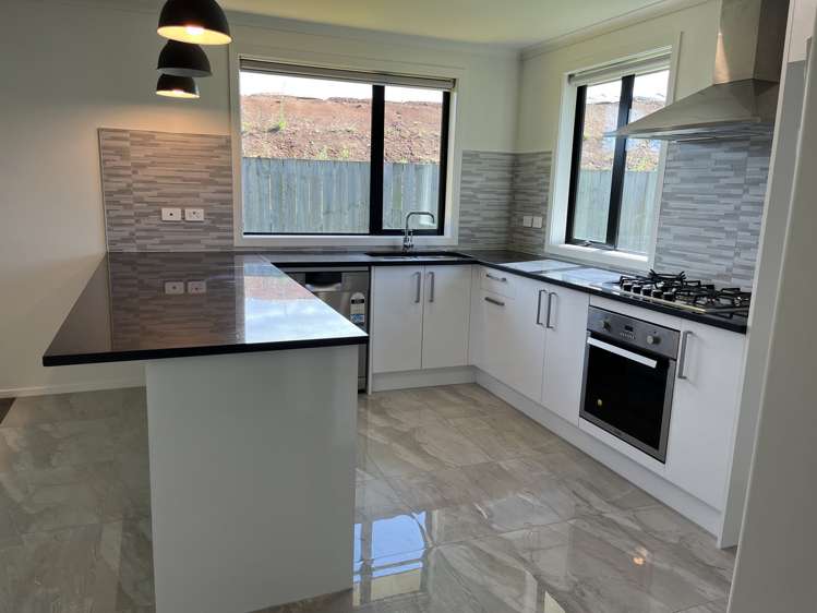 29 Cabourne Drive Glenview_7