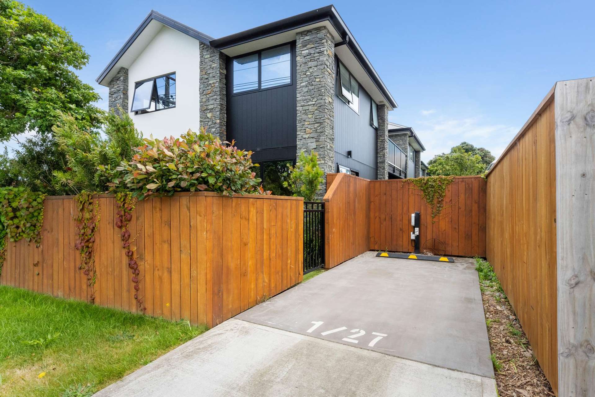 1/27 Waiwhetu Road Waiwhetu_0