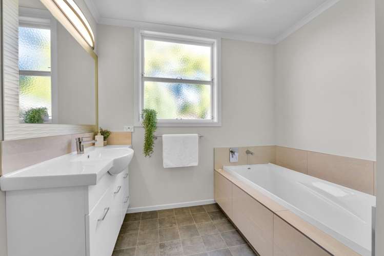 568 South Road Omata_23