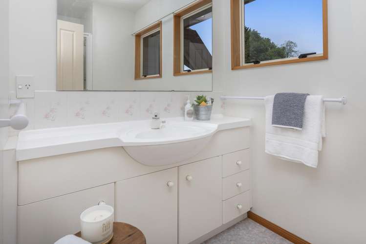 4 Hurunui Street Cracroft_16