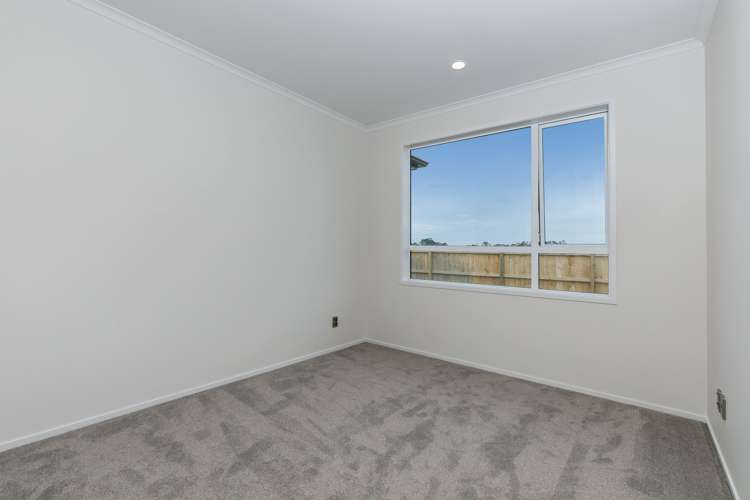 4 Byron Drury Way Riverhead_11