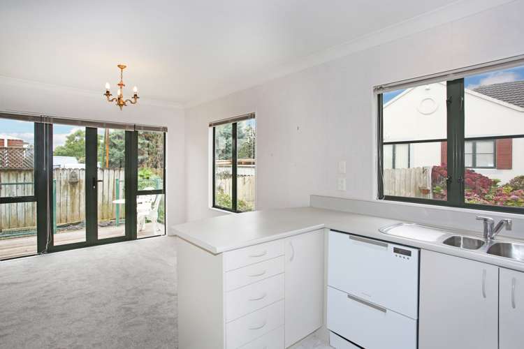 2/7 Ribbonwood Crescent Goodwood Heights_8