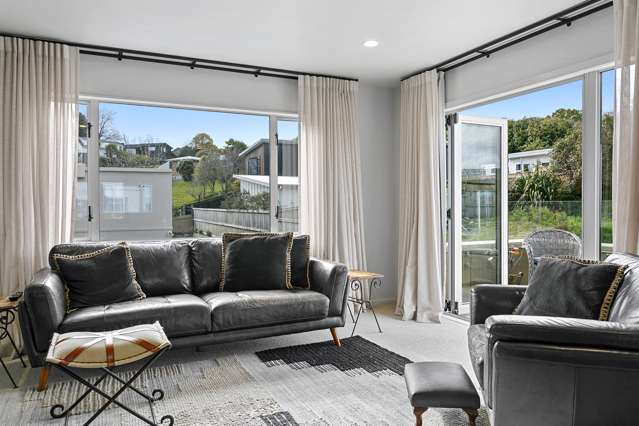 9/208A Lake Terrace Waipahihi_3