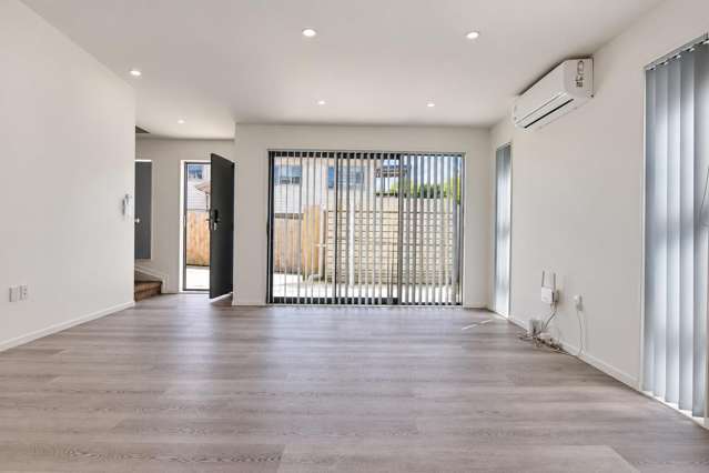 62B Royal Road Massey_1