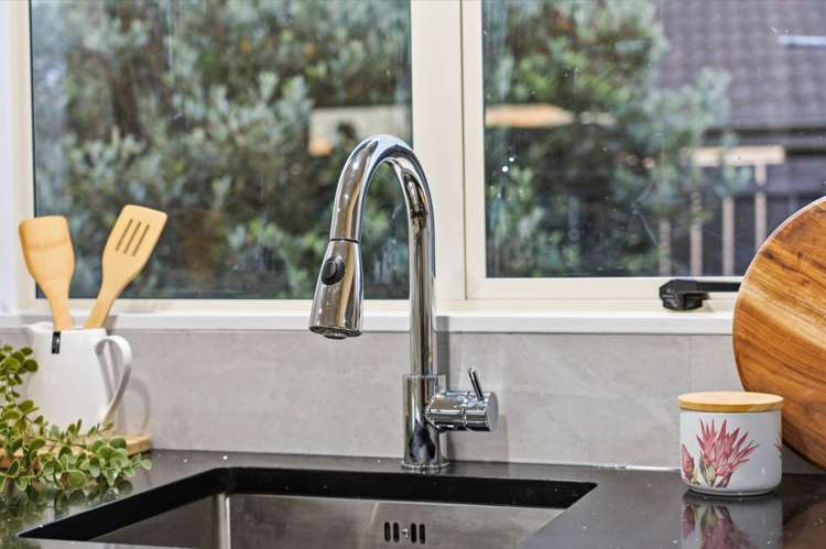 2 Ian Jones Court Flat Bush_11