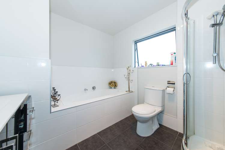 18 Riverglade Parkway Te Atatu South_23