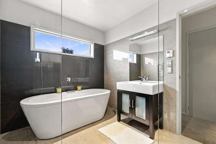 23 Magnolia Rise Waipahihi_16