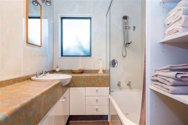 55 Olympus Way Richmond_9