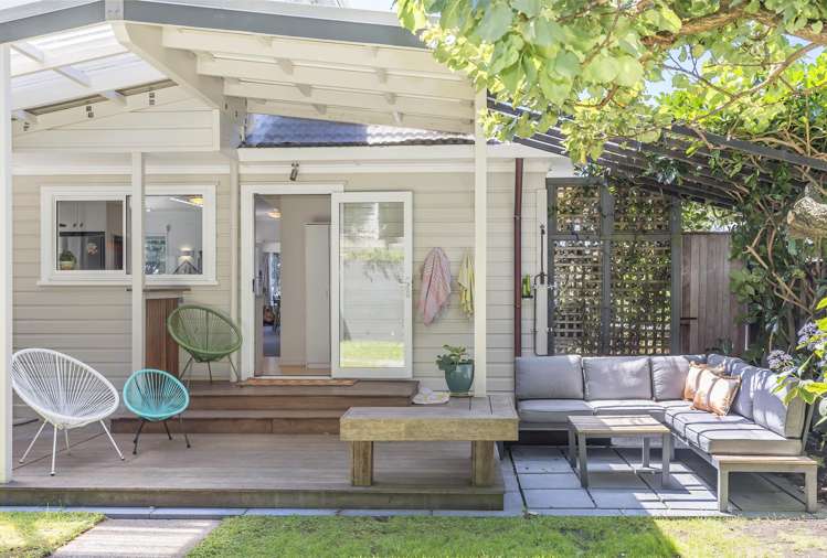 318 Queens Drive Lyall Bay_16