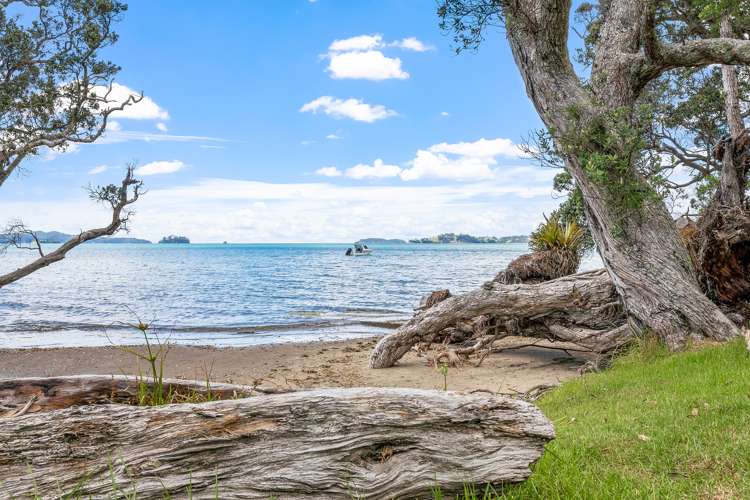 51 Buckleton Road Tawharanui Peninsula Rodney Houses for Sale