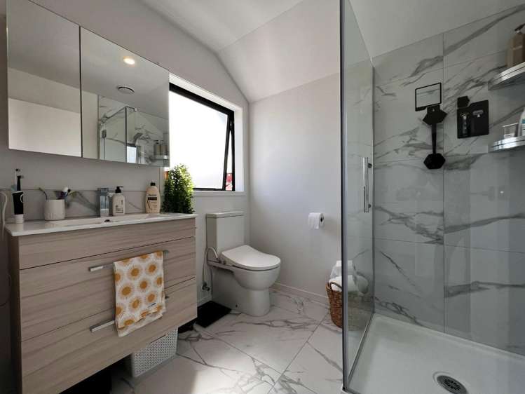 8/6 Saint Leonards Road Kelston_7