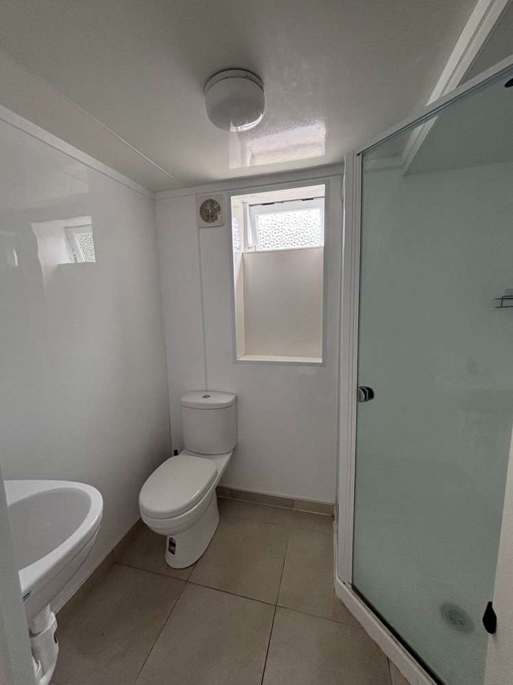 1/8 Quiet Street Te Atatu South_14